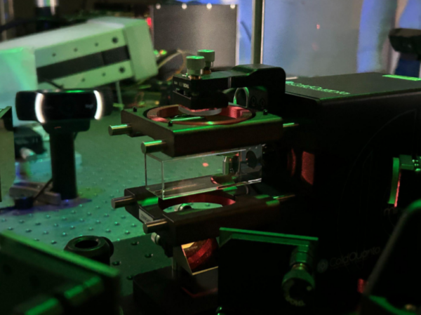 A photo of an Rb MOT cloud inside a cell. Image courtesy of Allie Weary, Hannes Bernien Lab at the University of Chicago.